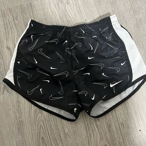 Nike Girls Dry Tempo Graphic Shorts
